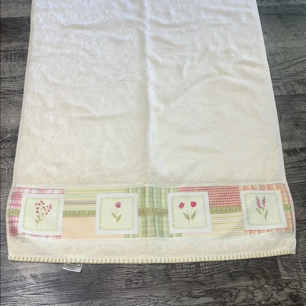 100% Cotton Cream & Floral Bath Towel
